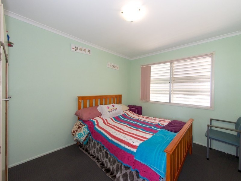 12 Mary Street, Flinders View QLD 4305