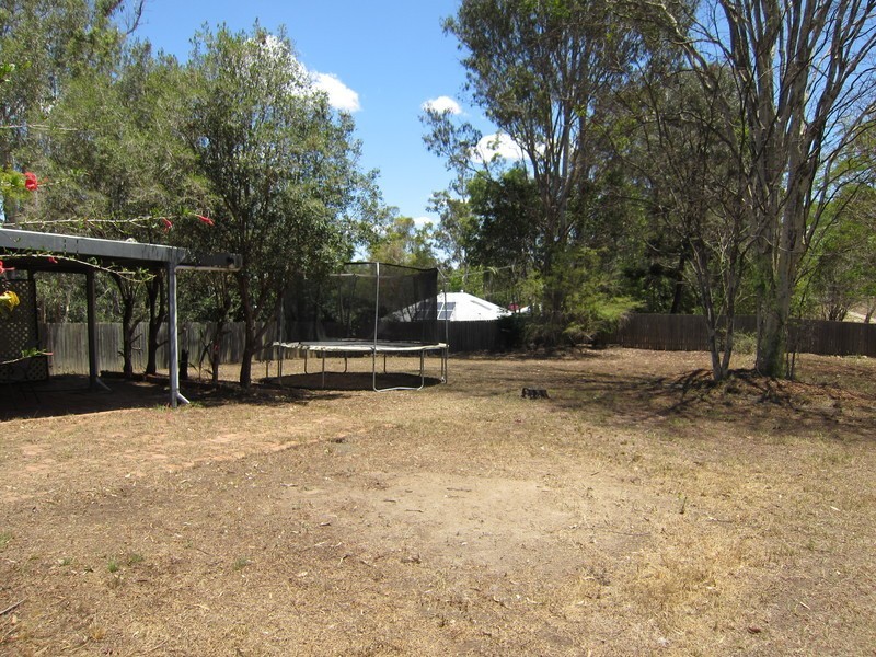 8 Carl Lane, North Ipswich QLD 4305