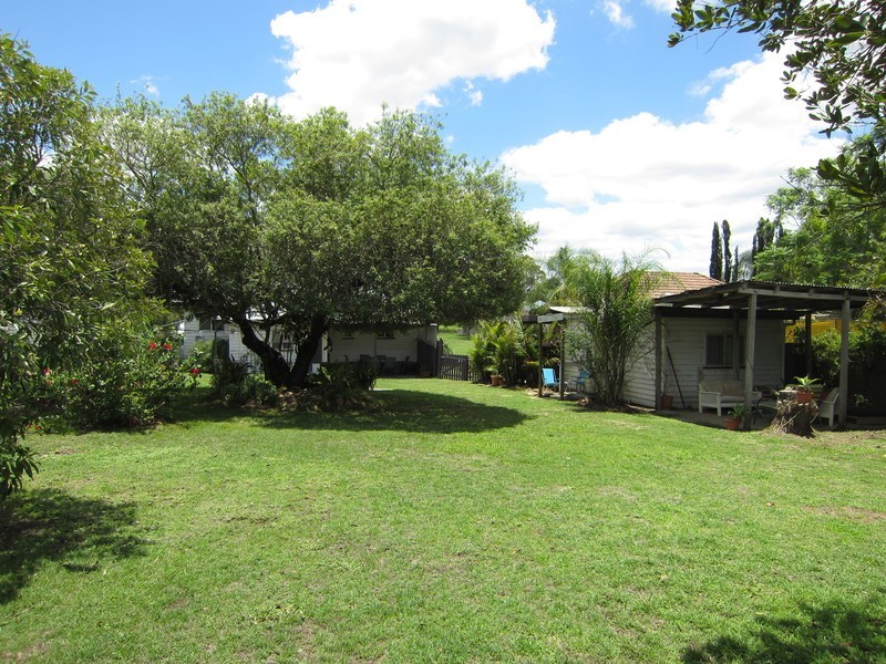 6 Phillip Street, One Mile QLD 4305