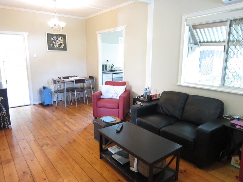 6 Phillip Street, One Mile QLD 4305