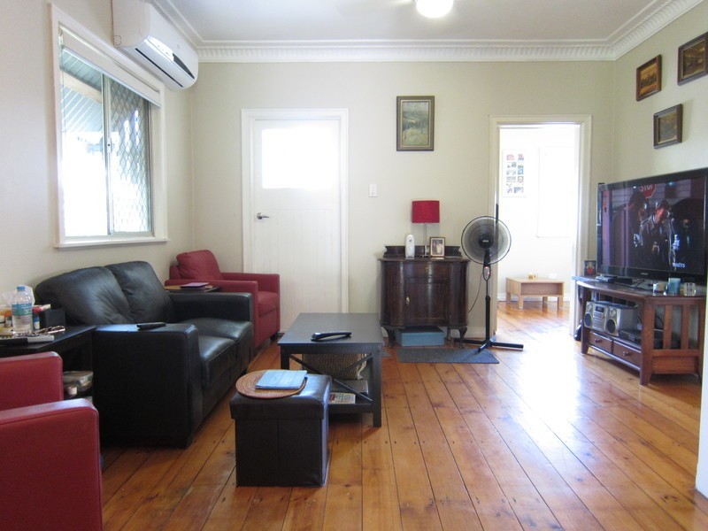 6 Phillip Street, One Mile QLD 4305