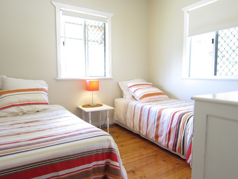 6 Phillip Street, One Mile QLD 4305