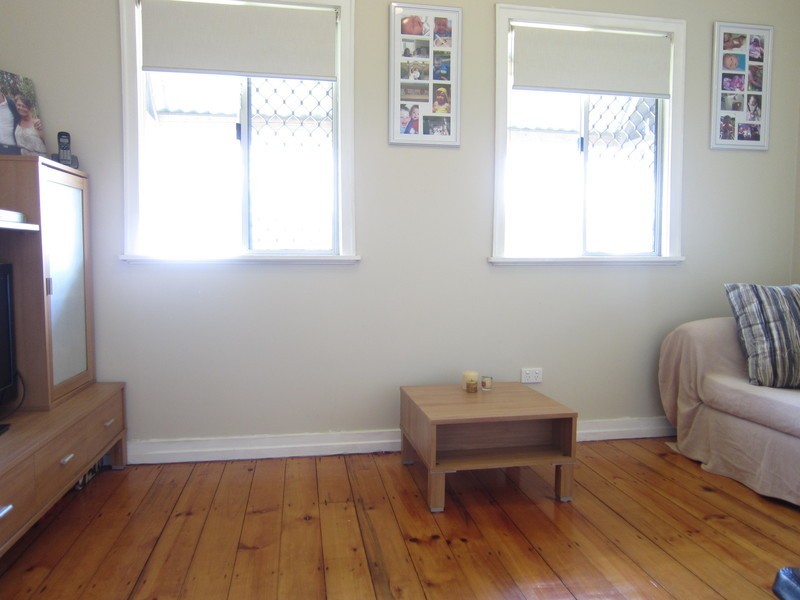 6 Phillip Street, One Mile QLD 4305