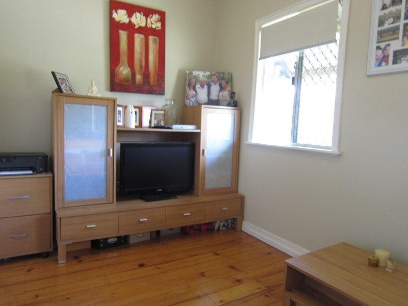 6 Phillip Street, One Mile QLD 4305