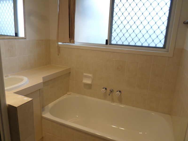 4 Battersby Street, One Mile QLD 4305