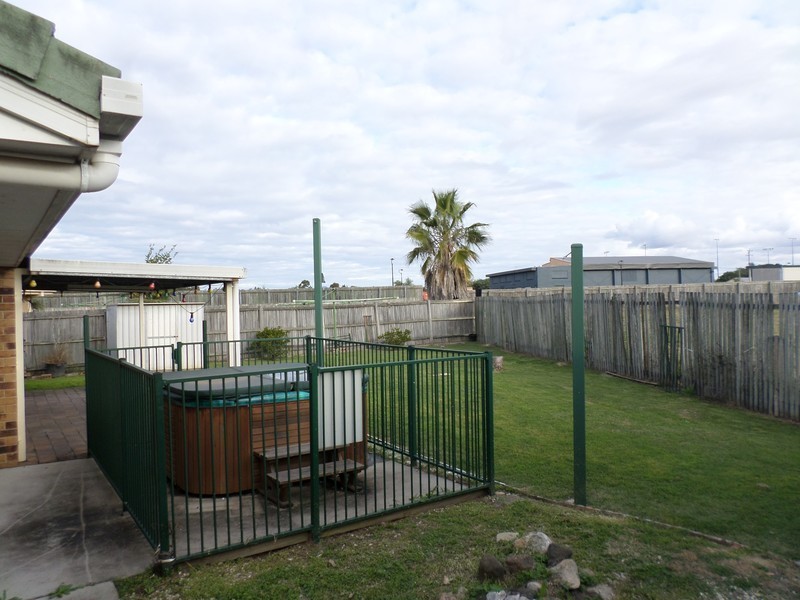 4 Battersby Street, One Mile QLD 4305