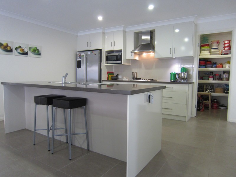 32 Piccadilly Court, Deebing Heights QLD 4306