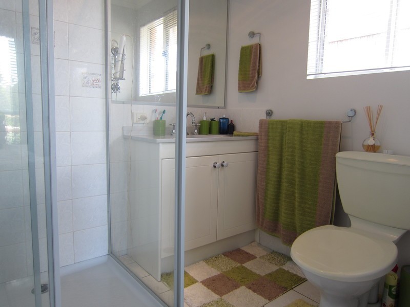 8 Amor Court, Yamanto QLD 4305