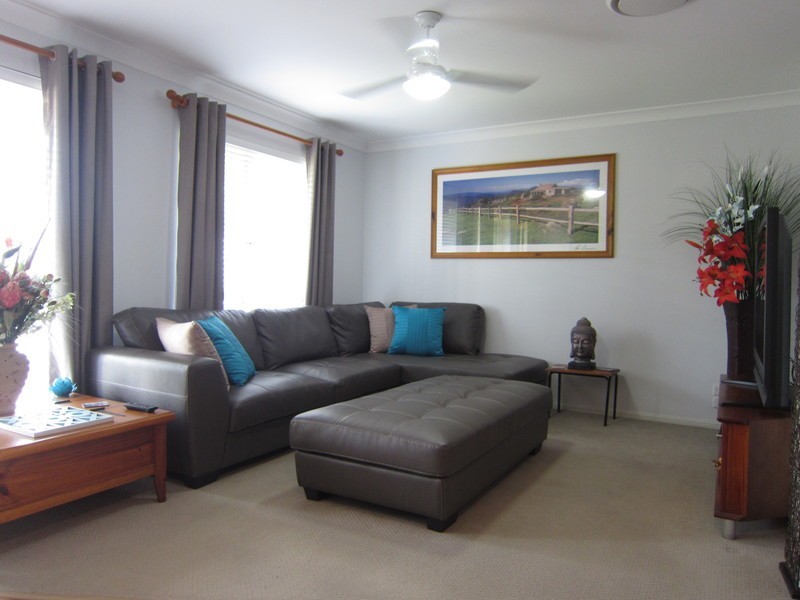 8 Amor Court, Yamanto QLD 4305