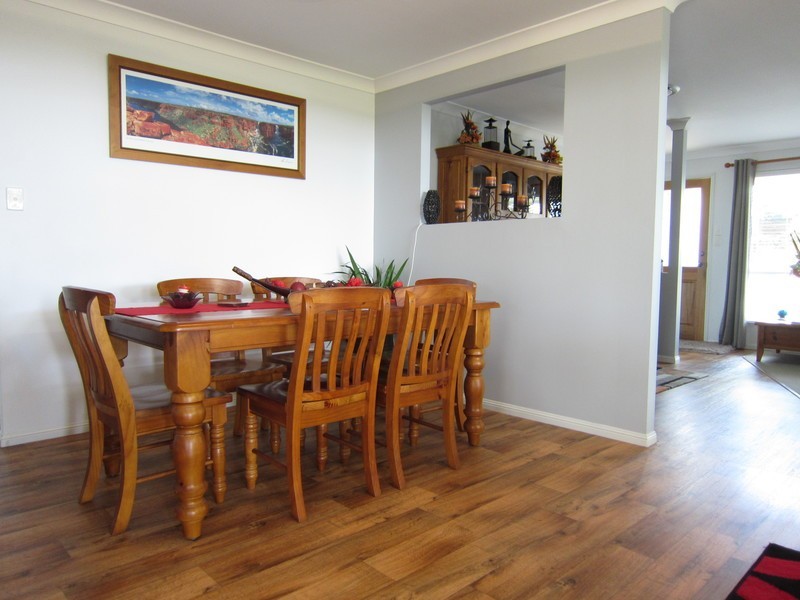 8 Amor Court, Yamanto QLD 4305