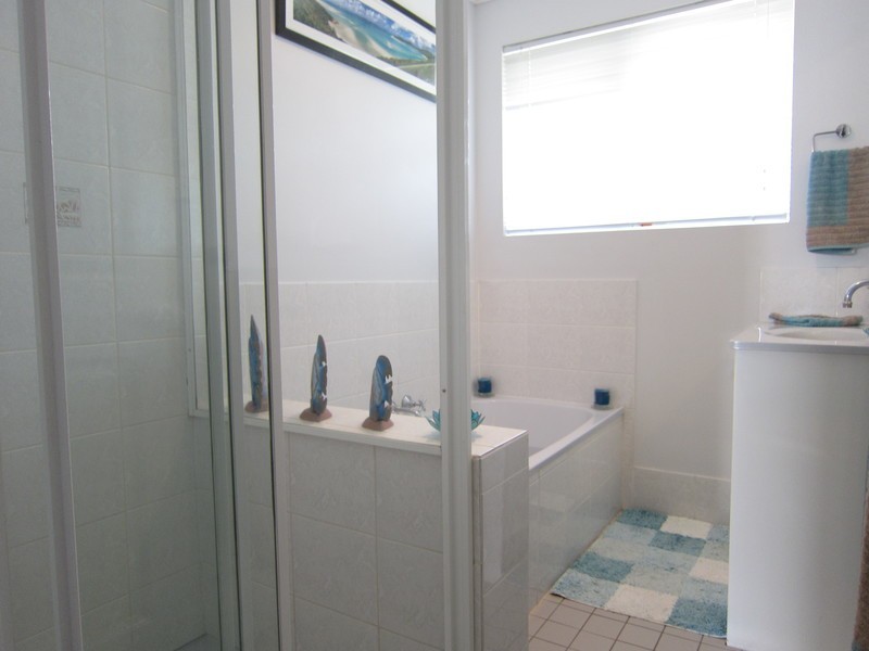8 Amor Court, Yamanto QLD 4305
