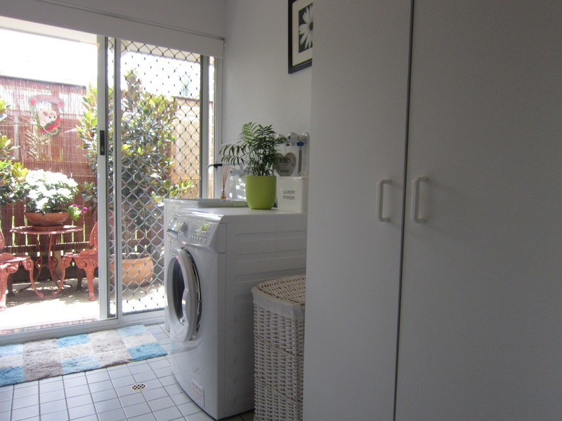 8 Amor Court, Yamanto QLD 4305
