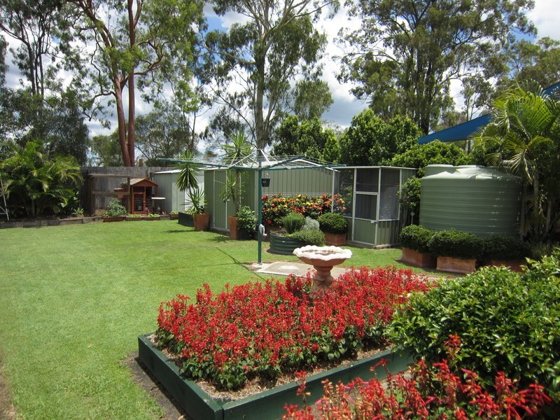 8 Amor Court, Yamanto QLD 4305