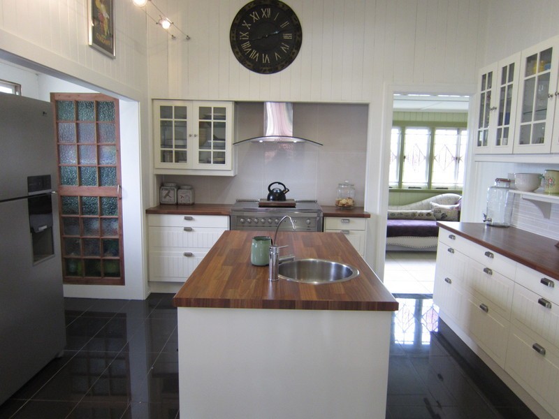 54 Glebe Road, Newtown QLD 4305