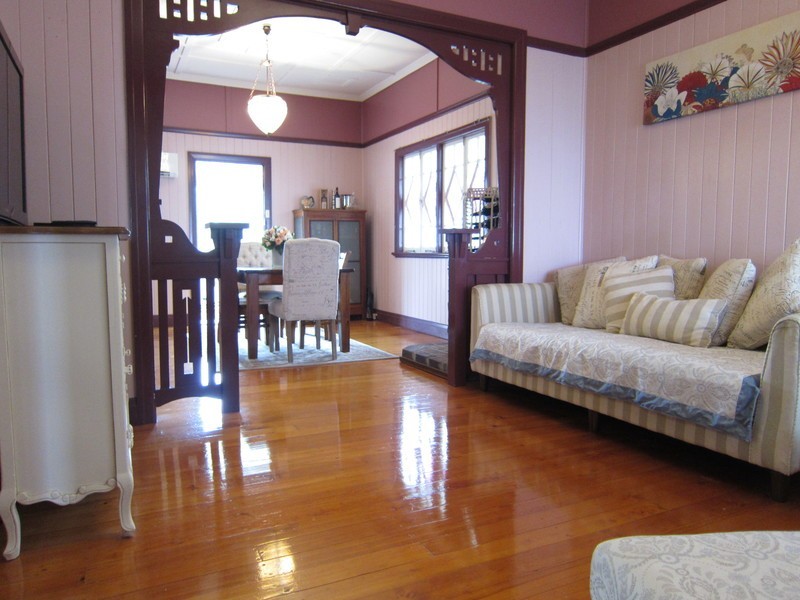 54 Glebe Road, Newtown QLD 4305