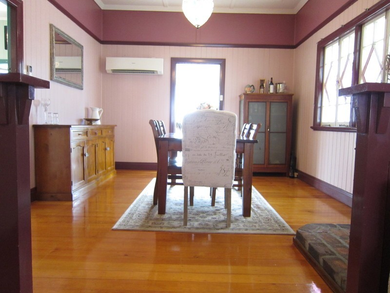 54 Glebe Road, Newtown QLD 4305