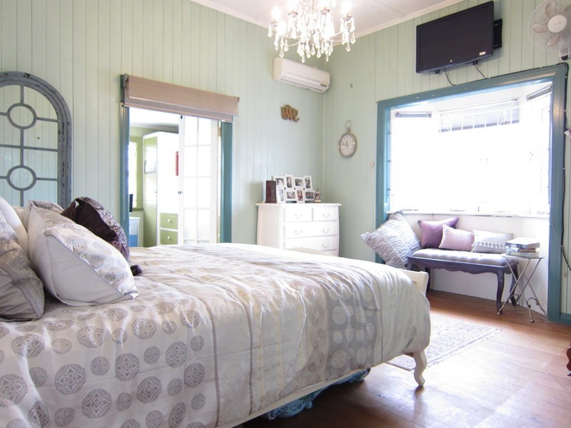 54 Glebe Road, Newtown QLD 4305