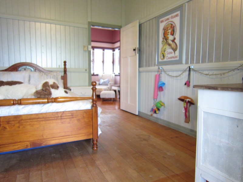 54 Glebe Road, Newtown QLD 4305