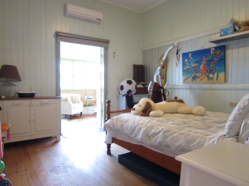 54 Glebe Road, Newtown QLD 4305