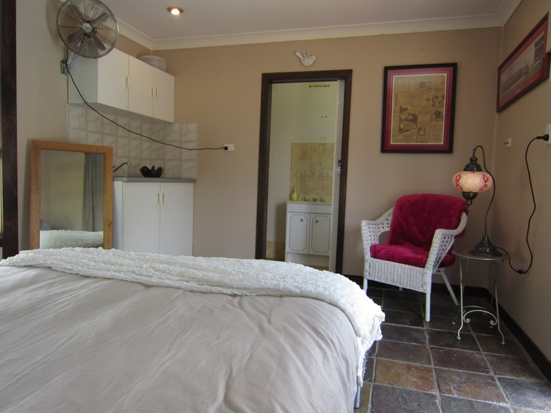 54 Glebe Road, Newtown QLD 4305