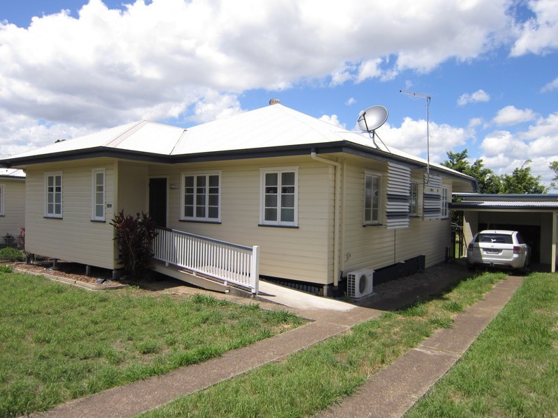 109 Blackstone Road, Silkstone QLD 4304