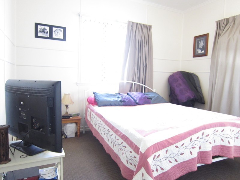 109 Blackstone Road, Silkstone QLD 4304