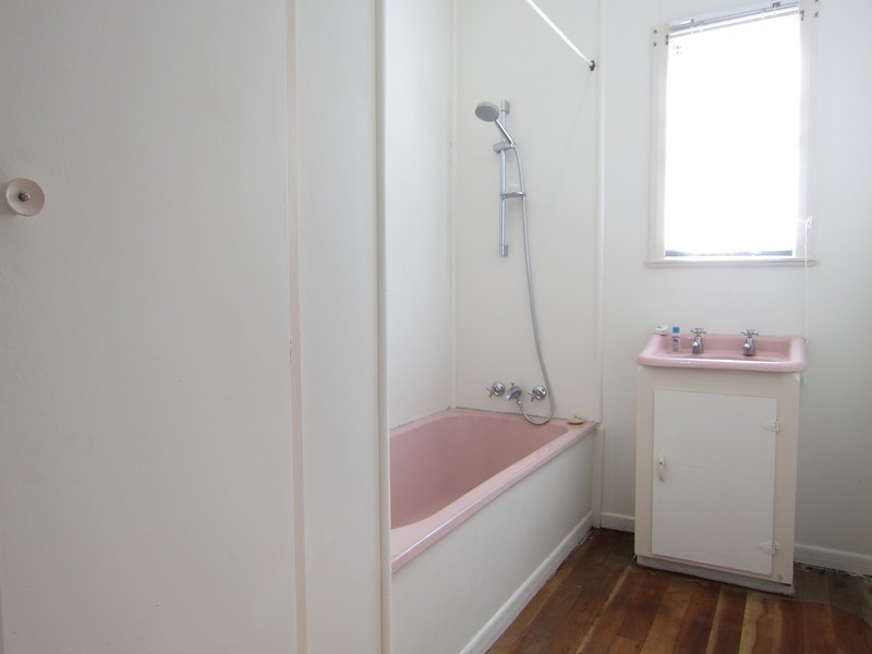 157 Glebe Road, Silkstone QLD 4304