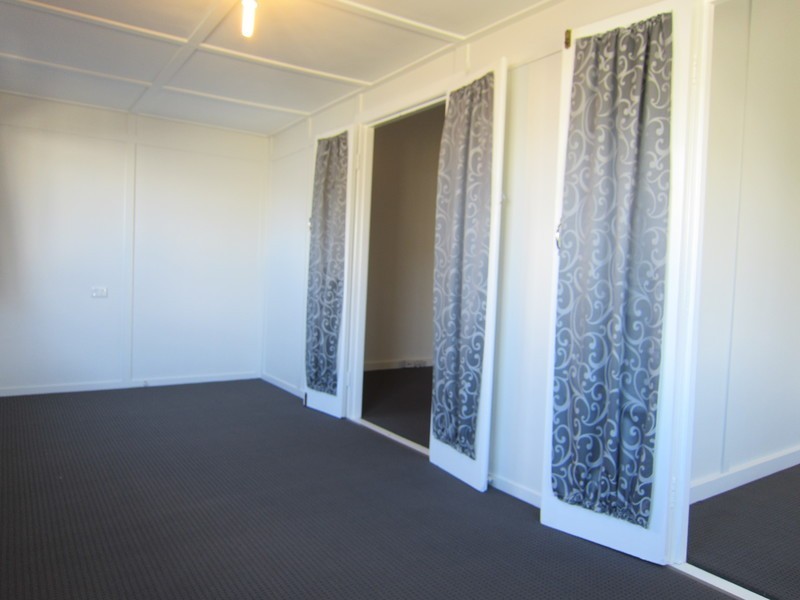 67 Glebe Road, Silkstone QLD 4304