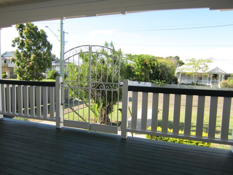 67 Glebe Road, Silkstone QLD 4304