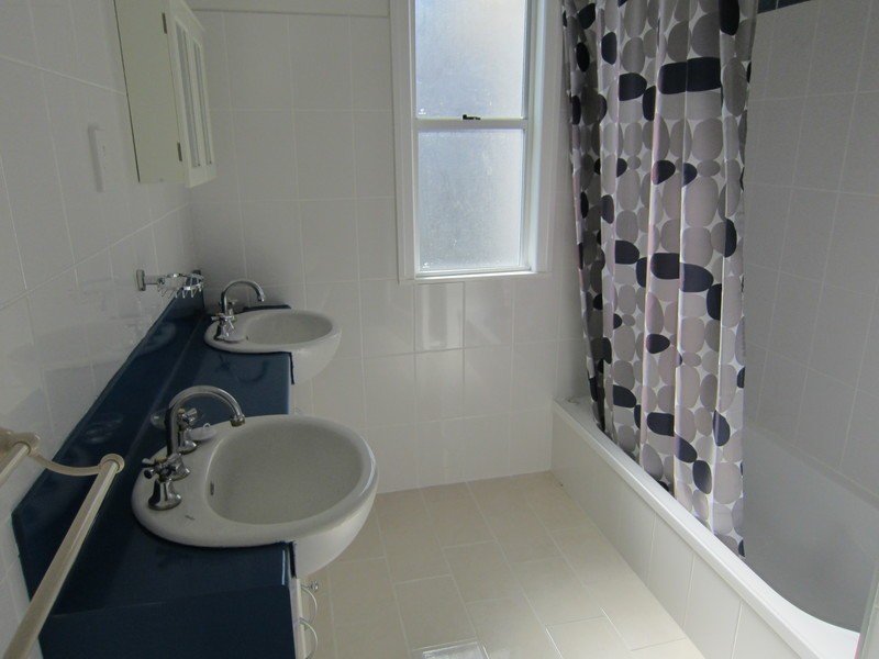 67 Glebe Road, Silkstone QLD 4304