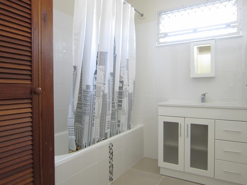 67 Glebe Road, Silkstone QLD 4304