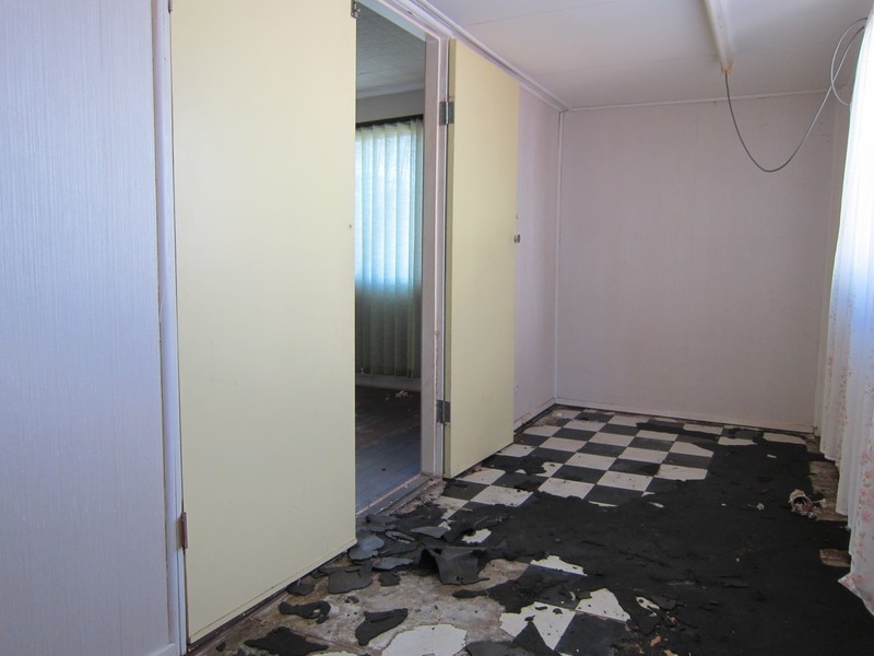 13 Edwards Street, Eastern Heights QLD 4305