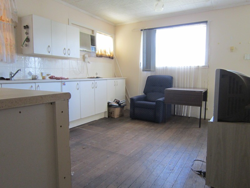 13 Edwards Street, Eastern Heights QLD 4305