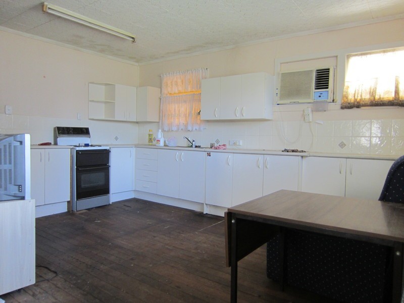 13 Edwards Street, Eastern Heights QLD 4305