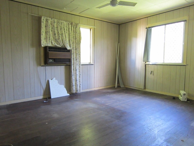 13 Edwards Street, Eastern Heights QLD 4305