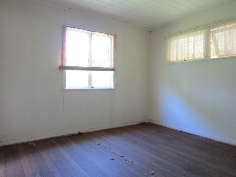 13 Edwards Street, Eastern Heights QLD 4305