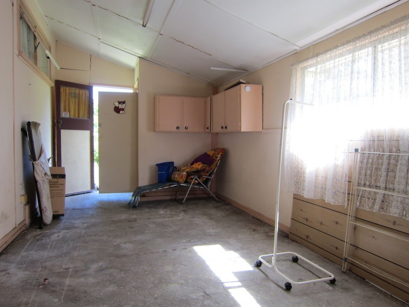 13 Edwards Street, Eastern Heights QLD 4305