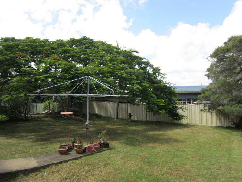 13 Edwards Street, Eastern Heights QLD 4305