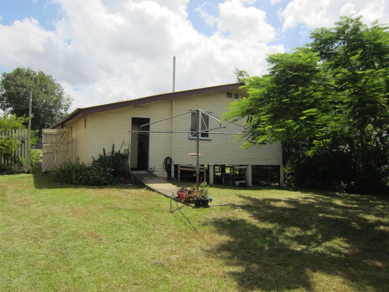 13 Edwards Street, Eastern Heights QLD 4305