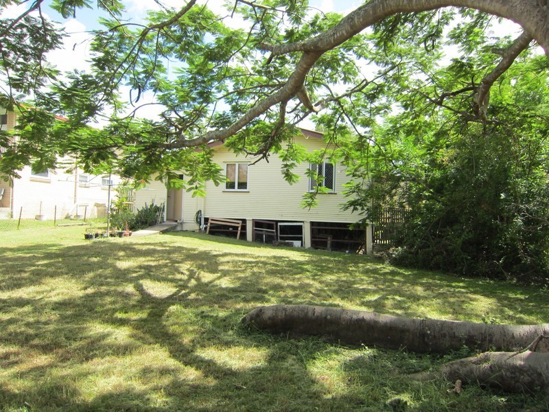 13 Edwards Street, Eastern Heights QLD 4305