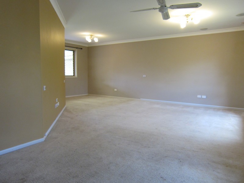22 Discovery Street, Flinders View QLD 4305