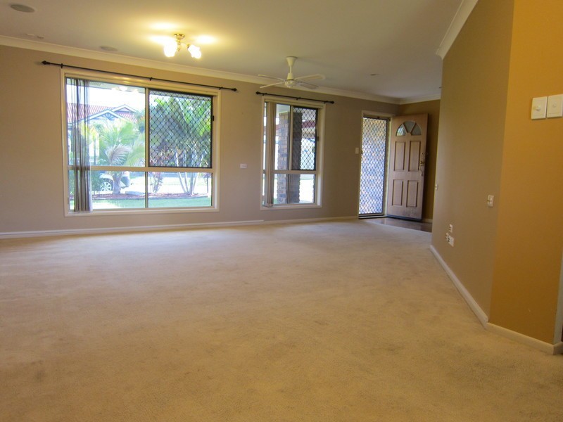 22 Discovery Street, Flinders View QLD 4305