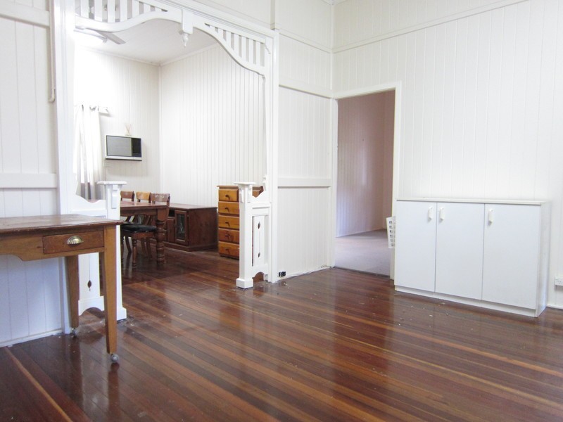 7 Smart Avenue, Eastern Heights QLD 4305