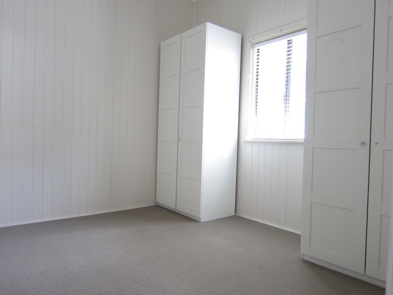 7 Smart Avenue, Eastern Heights QLD 4305