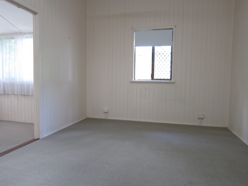 7 Smart Avenue, Eastern Heights QLD 4305