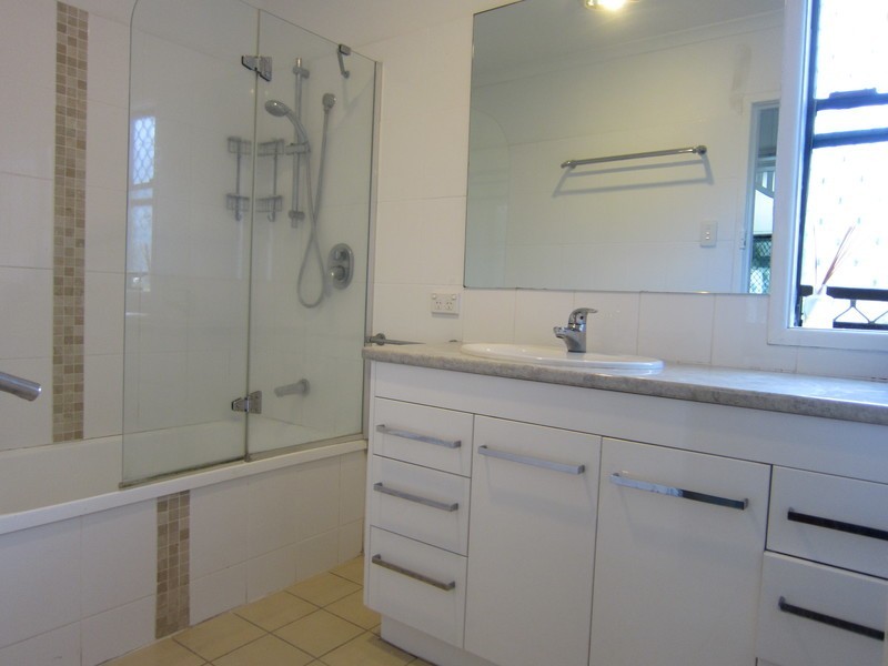 7 Smart Avenue, Eastern Heights QLD 4305