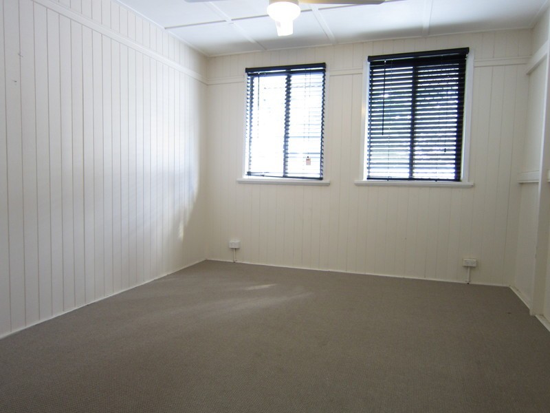 7 Smart Avenue, Eastern Heights QLD 4305