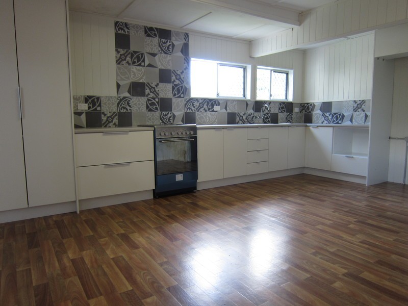 7 Smart Avenue, Eastern Heights QLD 4305