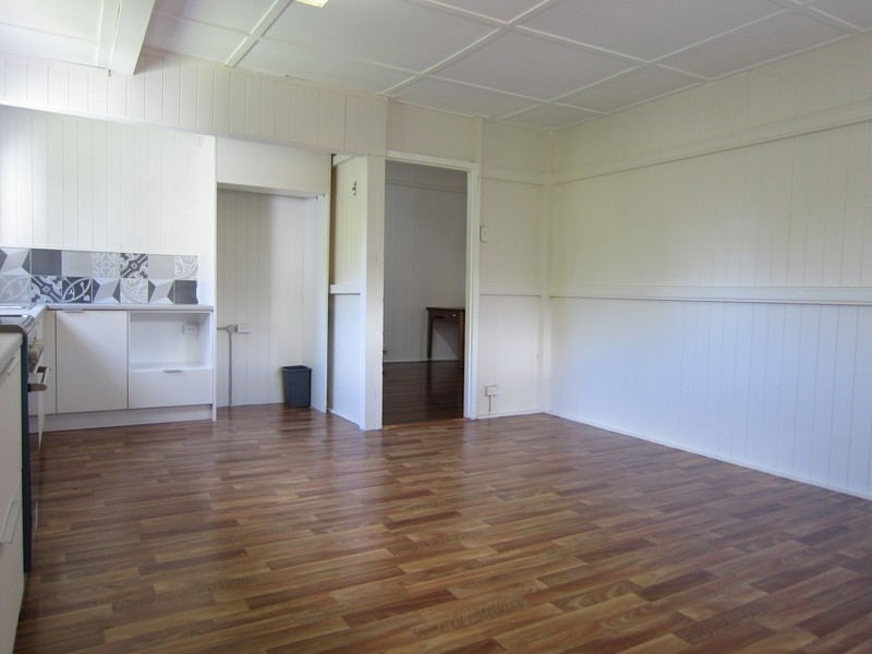 7 Smart Avenue, Eastern Heights QLD 4305