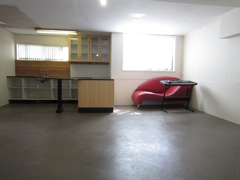 7 Smart Avenue, Eastern Heights QLD 4305